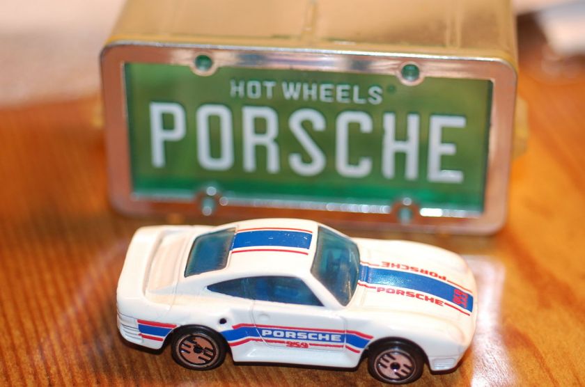 1989 Hot Wheels Park N Plates Porsche 959 White Blue Interior+Windows 